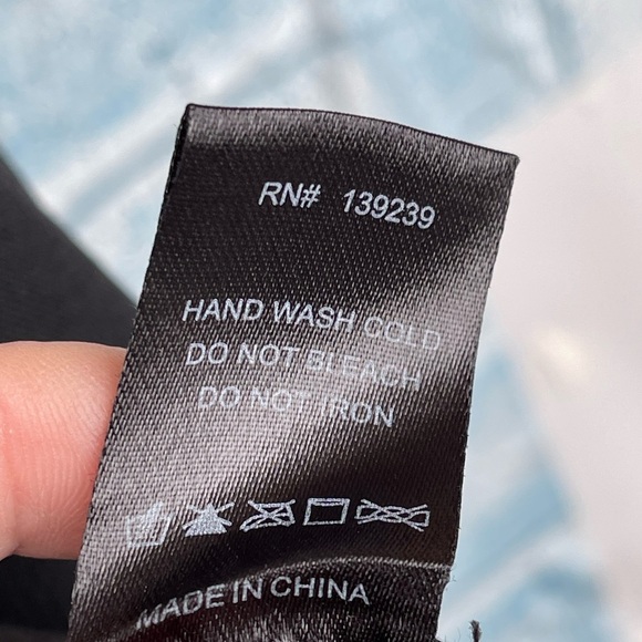 POMANDER PLACE Black Finley Flutter Sleeve Dress size large - Picture 10 of 13